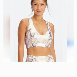 ✨🆕✨Fabletics "On The Go" Midi Medium-Impact Sports Bra Size: Small